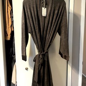 NWT Barefoot Dreams Women Robe, size medium.